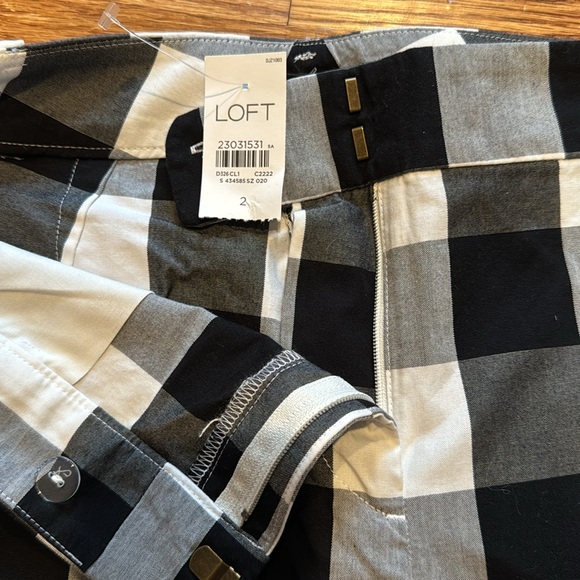 NWT Loft Checker short - Picture 4 of 5